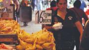 Precio del pollo cae en Santa Cruz y se dispara en mercados paceños