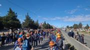 Mineros cooperativistas se movilizan y marchan desde El Alto rumbo al centro paceño