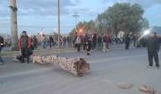 La vía hacia Quillacollo y Oruro queda bloqueada por protesta de fabriles