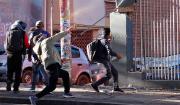 Heridos, arrestados, gasificación y destrozos tras una violenta jornada de movilizaciones en La Paz