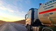 YPFB suspende envío de combustible a zonas con bloqueos y advierte que abastecimiento tardará 48 horas en normalizarse