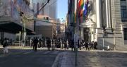 Gobierno y mineros cooperativistas sostienen diálogo mientras sus bases se enfrentan con la Policía