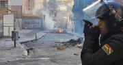Se reactiva el enfrentamiento entre policías y mineros cooperativistas cerca a la Felcc en La Paz