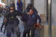 Enfrentamiento, tensión y gasificación terminan con 8 arrestados en La Paz