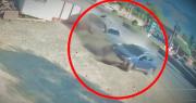 Video: Vehículos chocan y salen de la vía arrollando a un adolescente que iba a su colegio