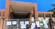 Denuncian presunto robo de computadoras y dinero en un colegio y padres exigen el cambio del director