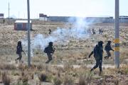 Militares y policías se repliegan tras despejar parcialmente carretera troncal