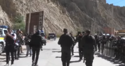 “Buscan víctimas”: Para evitar bajas, la Policía y los militares se repliegan de Huajchilla tras los enfrentamientos