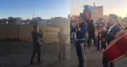 Video: Mariachis cantan y hacen bailar en un punto de bloqueo para continuar su viaje