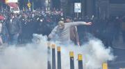 Cobistas, fabriles y Ponchos Rojos se enfrentan con la Policía en inmediaciones de plaza Murillo