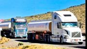 YPFB suspende despacho de combustibles por bloqueos en Senkata y denuncia amenazas con dinamita