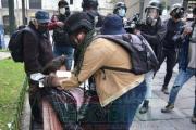 La Paz: Un camarógrafo herido por dinamita y una periodista desmayada en jornada de violencia