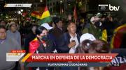 Plataformas ciudadanas marchan en el centro paceño en defensa de la democracia