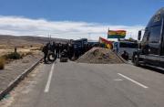 Transportistas detenidos en la ruta a Tambo Quemado solicitan un auxilio humanitario de tres horas para trasladarse a Patacamaya