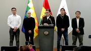 Paz anuncia cambios en el gobierno y pide un corredor humanitario