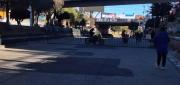 BLOQUEOS OBLIGAN A VIAJEROS A CAMINAR HASTA EL AEROPUERTO DE EL ALTO