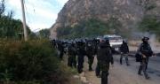 Operativo policial despeja bloqueos en la vía Cochabamba-occidente pese a ataques con piedras desde los cerros