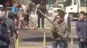 Vecinos de El Alto desbloquean vías ante la escasez de alimentos y combustibles