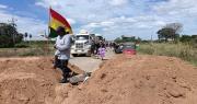 Cisternas y camiones con alimentos están varados en carreteras y fronteras por los bloqueos