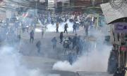 Tensión en el centro de La Paz: Policía repele a movilizados que intentan ingresar a la plaza Murillo
