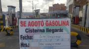 Conductores pasan la noche en filas por gasolina y surtidores reportan “incapacidad para operar”