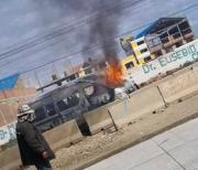 Reportan incendio de un minibús en medio del operativo de desbloqueo hacia Oruro