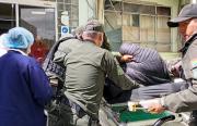 POLICÍA BOLIVIANA RESCATA A UN EFECTIVO RETENIDO POR BLOQUEADORES EN EL ALTO