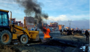 Gobierno denuncia destrozos a maquinaria pesada utilizada en el corredor humanitario y graves daños al asfalto