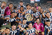 Alianza Lima se proclama campeón en Perú con Viscarra en la banca