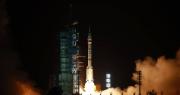 China envía un astronauta al espacio para un año en su camino a la Luna