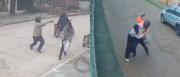 Delincuentes en moto atracan a dos mujeres de manera violenta y les arrebatan sus celulares