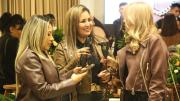 “De Madre a Hija”: Carmen Steffens deslumbra con un agasajo a las mamás y la presentación de su colección de otoño invierno 2026