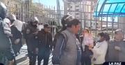 Alrededor de 20 personas fueron aprehendidas; Policía gasifica e impide ingreso de manifestantes a plaza Murillo