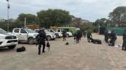Contingente policial se moviliza hacia los valles cruceños, ruta clave para el flujo de alimentos
