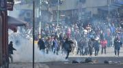 Marchistas y policías se enfrentan en el centro paceño