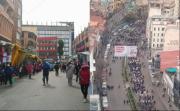 Los dos rostros de La Paz: la cercada por protestas y la que se resiste a la asfixia