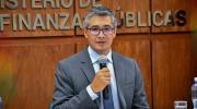 Espinoza aclara que reducción del salario fue una decisión voluntaria y no se necesita cambiar normas