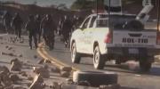 Enfrentamientos en Parotani: Policía desbloquea la vía y movilizados usan dinamita