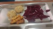 Personal médico renuncia a su comida para alimentar a pacientes ante escasez de alimentos en hospitales