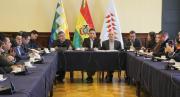 Buscan la pacificación del país en dos escenarios de diálogo en La Paz