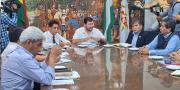Bloque cívico nacional se reúne en Santa Cruz a la espera de la llegada del presidente Rodrigo Paz