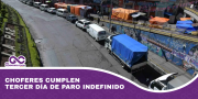 Choferes cumplen tercer día de paro indefinido