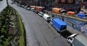 “No existe gasolina para trabajar”: Choferes cumplen el tercer día de paro indefinido a la espera del diálogo con el Gobierno