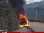 Vehículo del alcalde de Guanay se incendia cuando viajaban junto a dirigentes a Caranavi