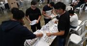 Colombia cierra los colegios electorales y empieza el conteo de los votos para presidente