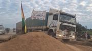 Diálogo con bloqueadores sólo logra dos horas de paso para vehículos varados en San Julián