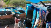 Bus rumbo a Cochabamba vuelca tras intentar evadir bloqueos