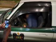 Policía se queda dormido antes de cruzar un semáforo: denuncian que se encontraba ebrio