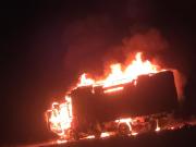 La Aduana Nacional y Fuerzas Armadas incautan e incineran camión con ropa usada en Vichuloma