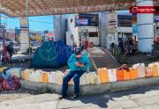 El conflicto golpea duro al sur de La Paz, la gente duerme en las gasolineras y se cierran los negocios